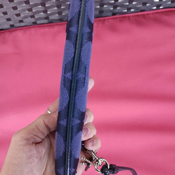 Coach Poppy Glam Navy and Silver Wristlet. 🔥🔥🔥🔥 - Picture 3 of 7